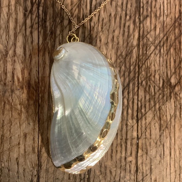 Beautiful Mother of Pearl Mussell Shell necklace w/ 24k gold - Picture 3 of 7